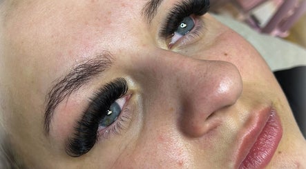 Cloud Nine Lashes by Skye image 2