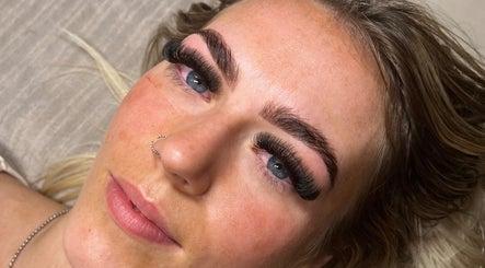 Cloud Nine Lashes by Skye image 3