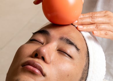 A soothing facial treatment at Maison Ysaé - Gaysorn Amarin in Krung Thep Maha Nakhon, TH.