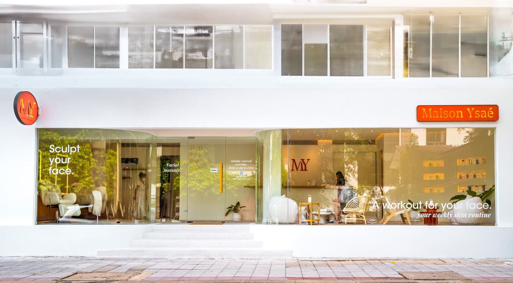 Exterior of Maison Ysaé - Sukhumvit 31, a chic beauty venue in Krung Thep Maha Nakhon, TH with inviting glass windows.