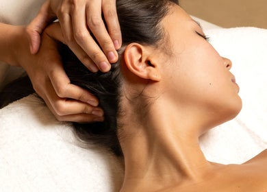 Relaxing head massage at Maison Ysaé - Sukhumvit 31, Krung Thep Maha Nakhon, TH, offering serene wellness.