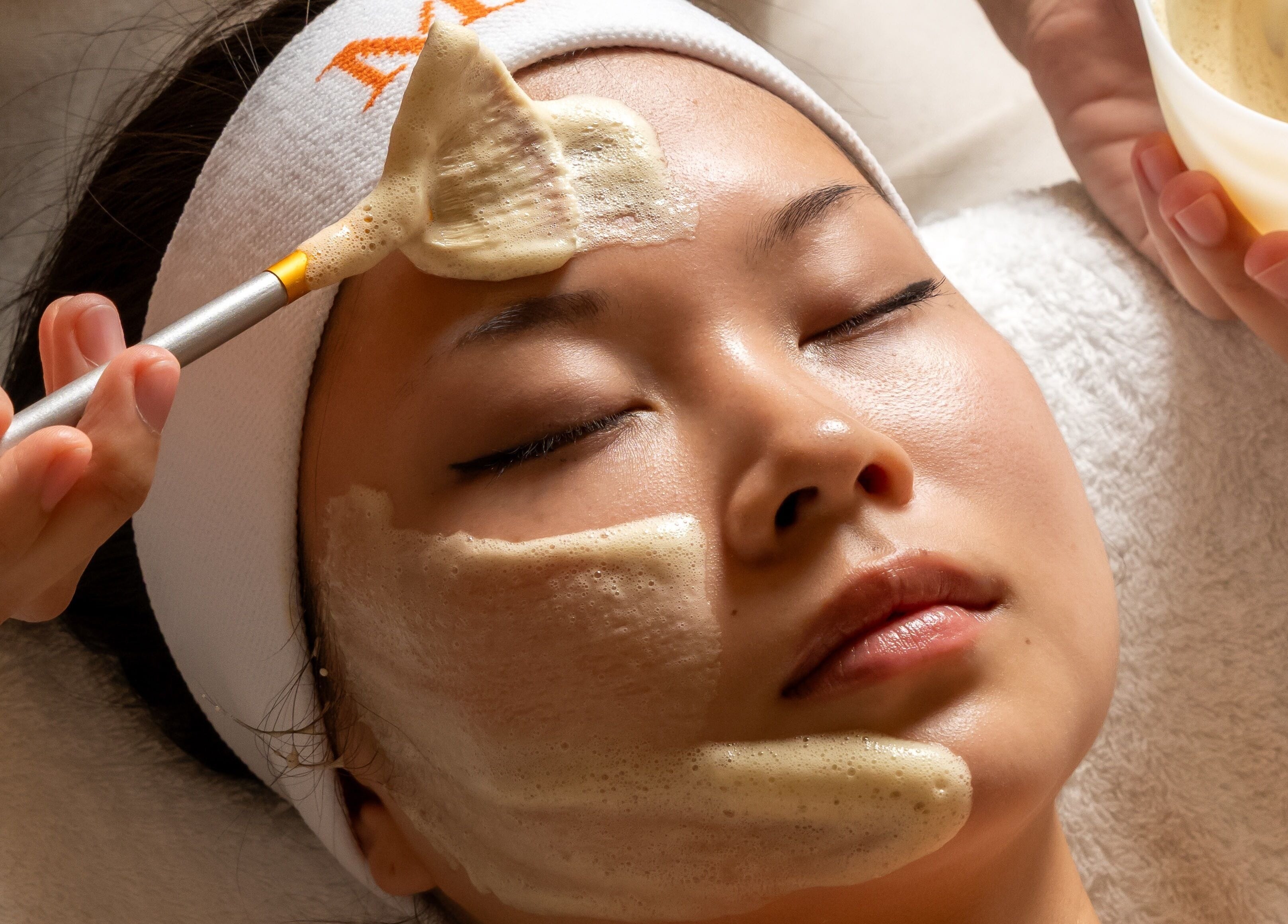 Relaxing facial treatment at Maison Ysaé - Gaysorn Amarin, Krung Thep Maha Nakhon, Krung Thep Maha Nakhon, TH.