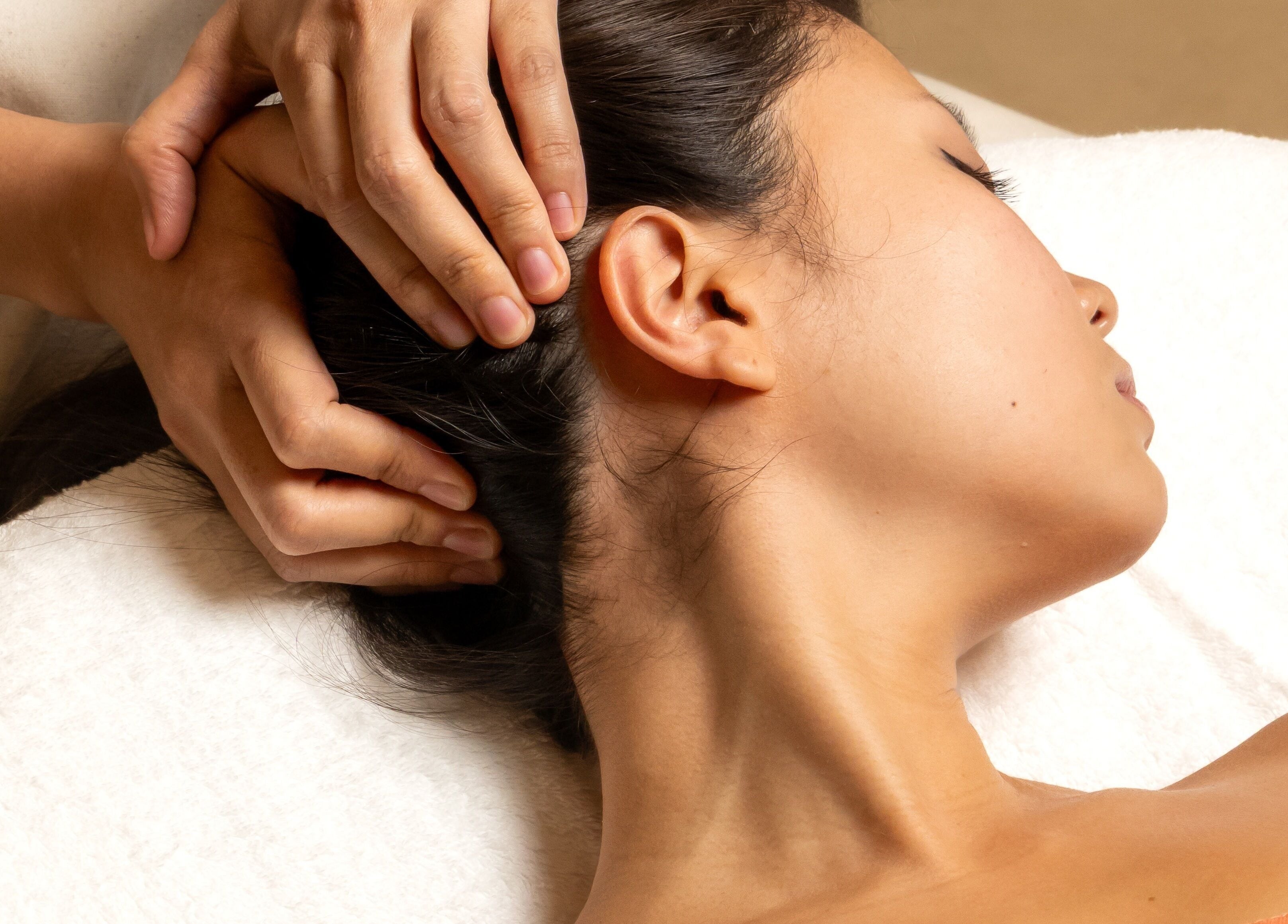 Experience head massage at Maison Ysaé - Gaysorn Amarin, Krung Thep Maha Nakhon, TH for ultimate relaxation.