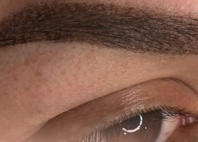 Expert eyebrow micropigmentation at Bellissime Clinic- Estética & Micropigmentación, Winter Springs, Florida, US.