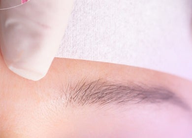 Eyebrow treatment at Bellissime Clinic- Estética & Micropigmentación in Winter Springs, Florida, US.