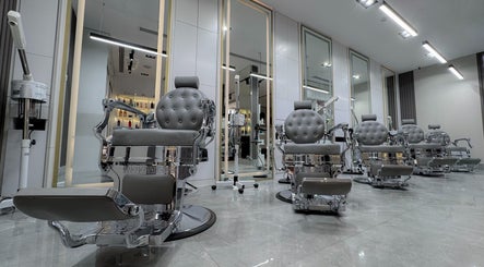 مقاعد صالون حديثة في صالون رعاية الرجل | Man's Care Salon، الرياض, منطقة الرياض, SA