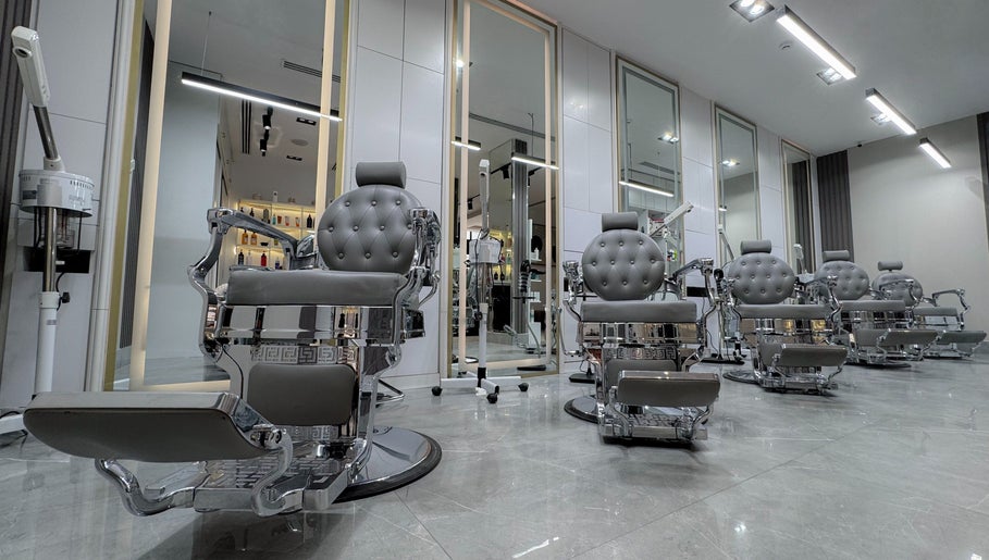 كراسي فاخرة في صالون رعاية الرجل | Man's Care Salon بالرياض, منطقة الرياض, SA.