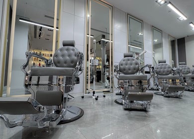 كراسي فاخرة في صالون رعاية الرجل | Man's Care Salon بالرياض, منطقة الرياض, SA.