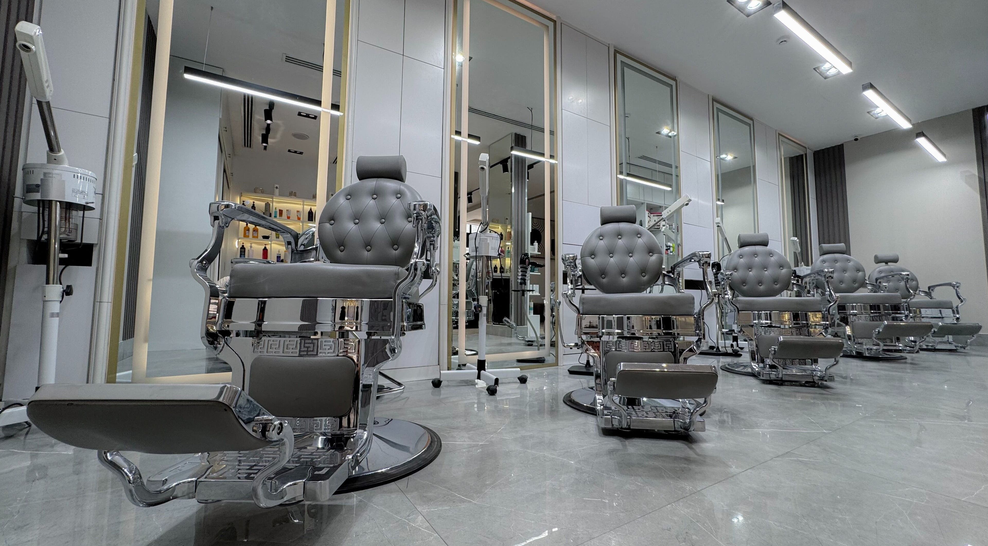 كراسي فاخرة في صالون رعاية الرجل | Man's Care Salon بالرياض, منطقة الرياض, SA.