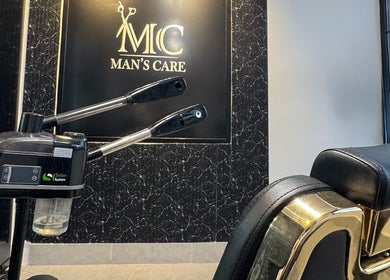 كرسي حلاق فاخر في صالون رعاية الرجل | Man's Care Salon، الرياض, منطقة الرياض, SA.