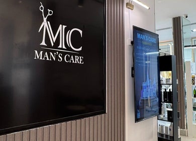 مدخل صالون رعاية الرجل | Man's Care Salon في الرياض, منطقة الرياض, SA يعرض الواجهة الفاخرة.