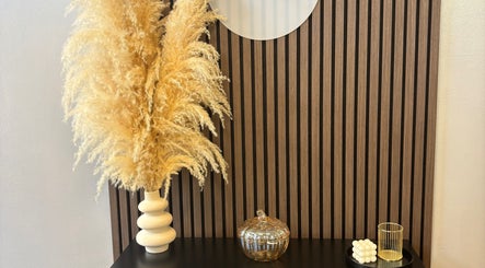 Elegant pampas arrangement at Beauty Mi, Sunbury-on-Thames, England, GB on wooden backdrop.