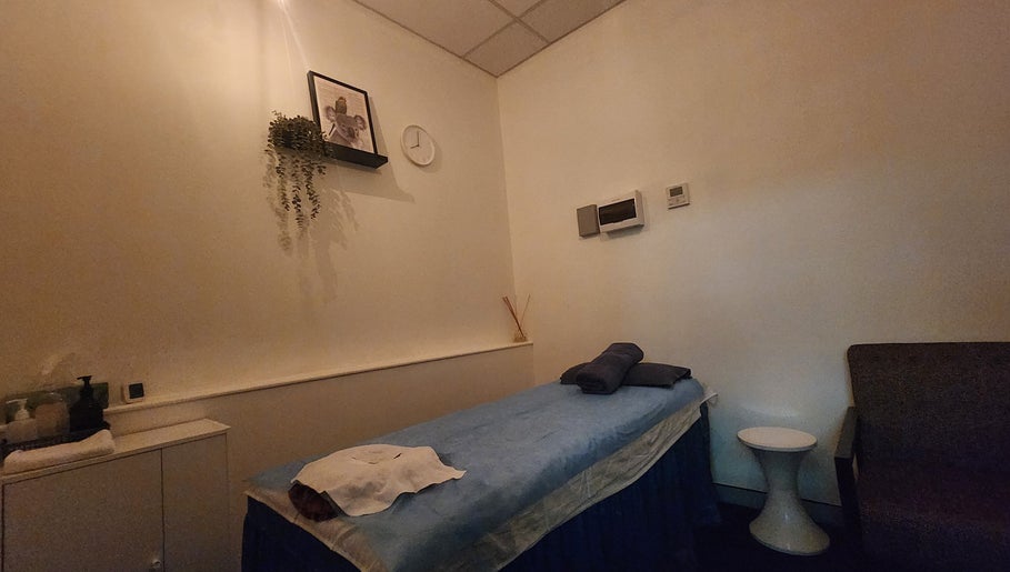 Relaxing massage room at G'Day Massage Perth, Perth, Western Australia, AU. Calm ambiance with warm lighting and decor.