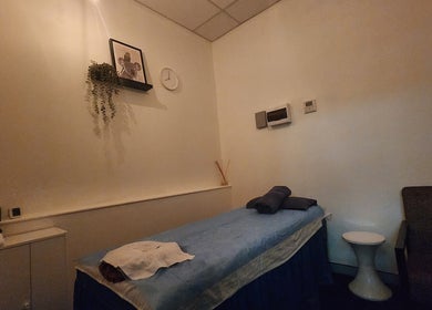 Relaxing massage room at G'Day Massage Perth, Perth, Western Australia, AU. Calm ambiance with warm lighting and decor.