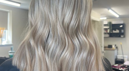 Hair by Robyn, bilde 3