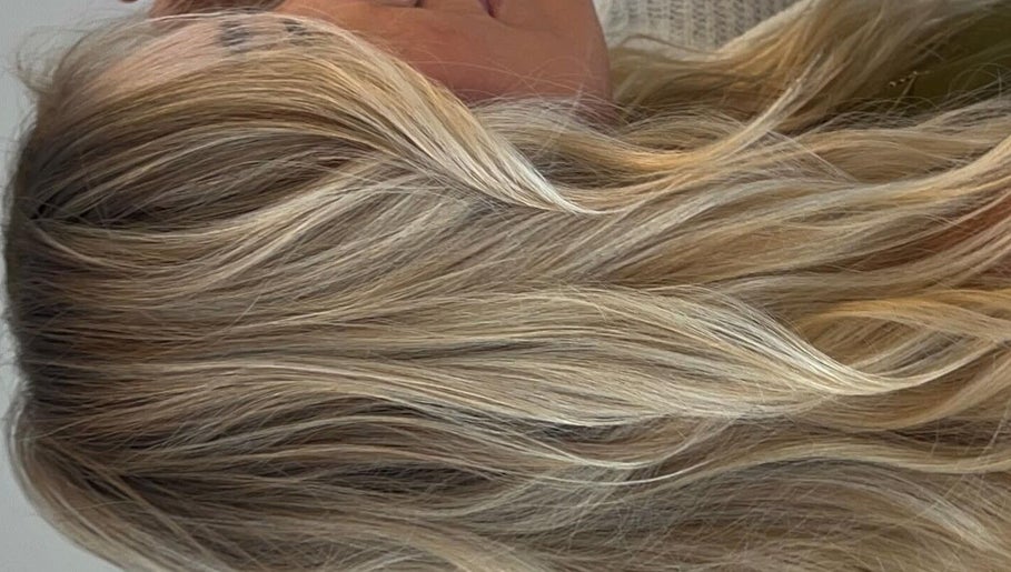 Beautiful blonde waves by Hair by Aline Monsani in Barcelona, Catalunya, ES. Luxurious hair texture.