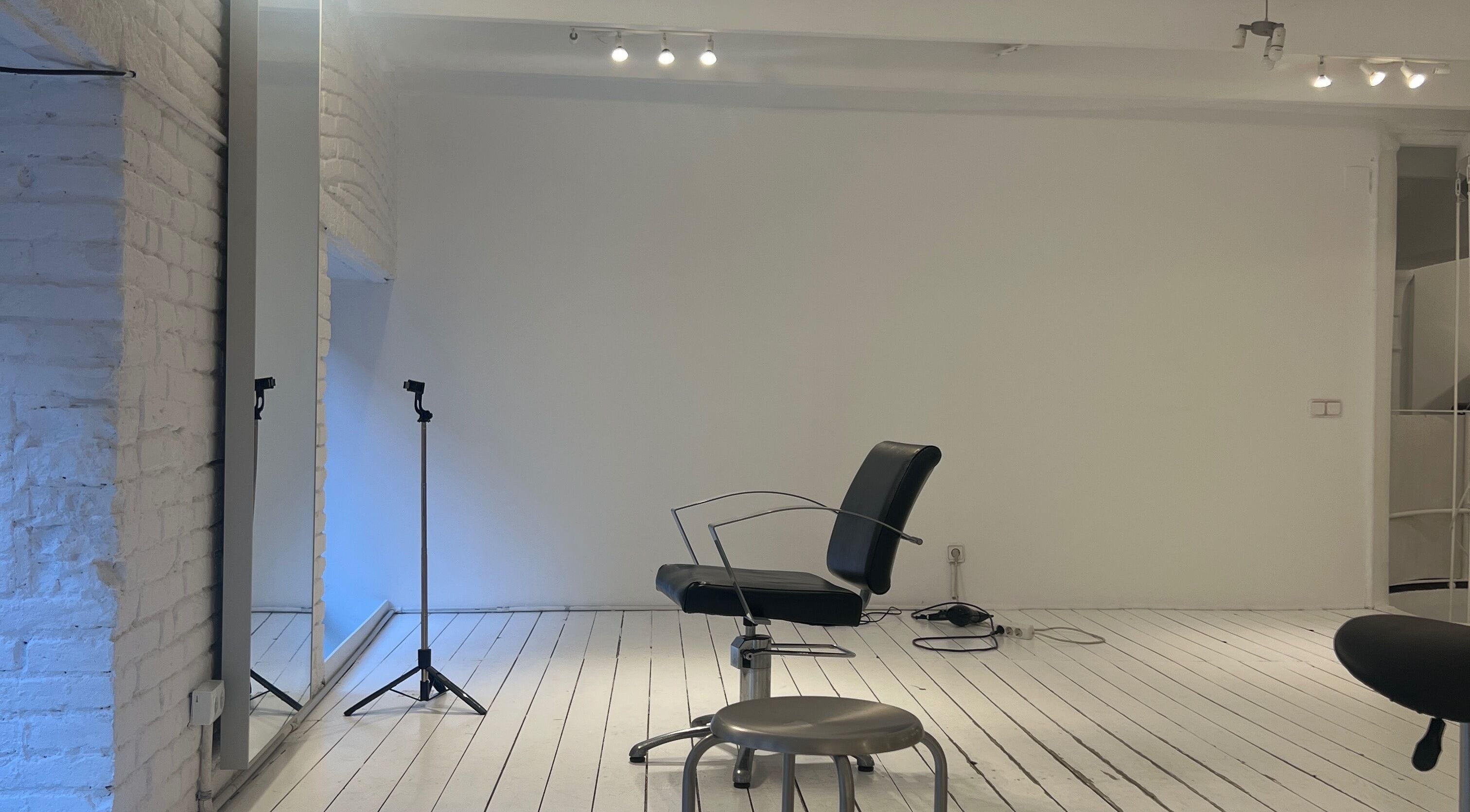 Sleek salon chair and mirror setup at Melt Hair Studio by Aline Monsani, Barcelona, Catalunya, ES.