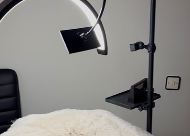Equipo de iluminación profesional en Glowwstudiio, Oviedo, ES, destacando confort y tecnología de vanguardia.