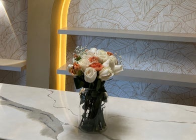 Chic flower arrangement at Kikis Beauty Bar in Willemstad, Curaçao, CW with modern decor.