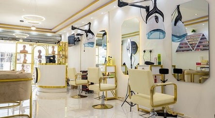 Stylish Beauty Parlour in Accra, Greater Accra Region, GH featuring modern chairs and mirrors.