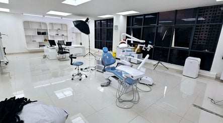 IMPLANTS & BRACES KE image 2
