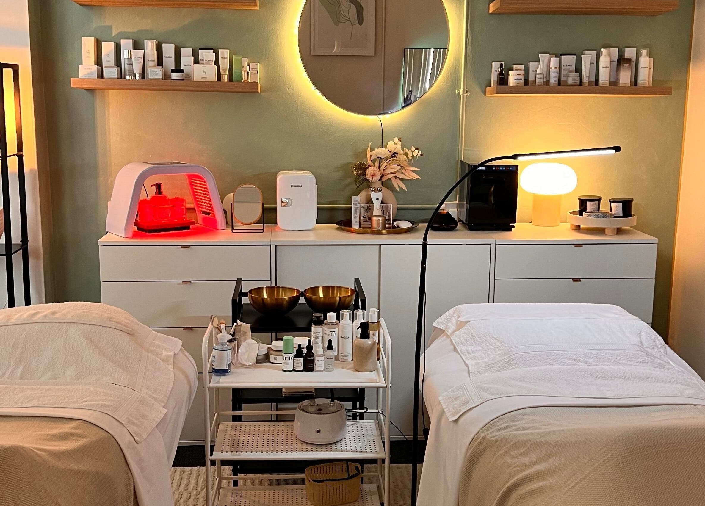 Cozy treatment room at Misskin & Laser Studio in Birmingham, England, GB, featuring dual massage tables.