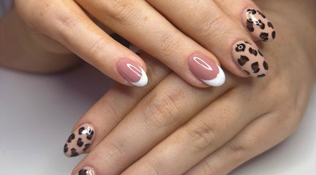 Laura Mitchell Nail Artist Bild 3