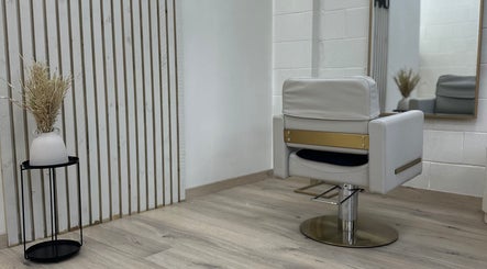 Unfiltered Salon image 3
