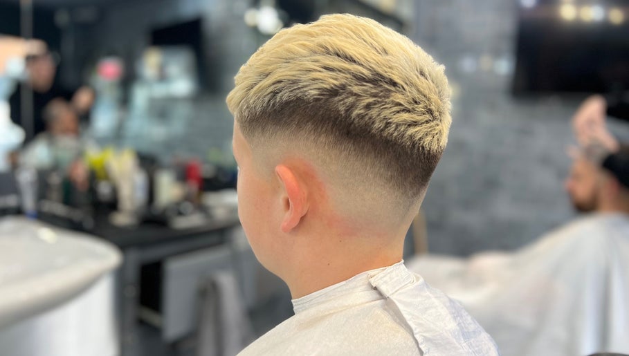 hình ảnh 1 của Ade Barbering