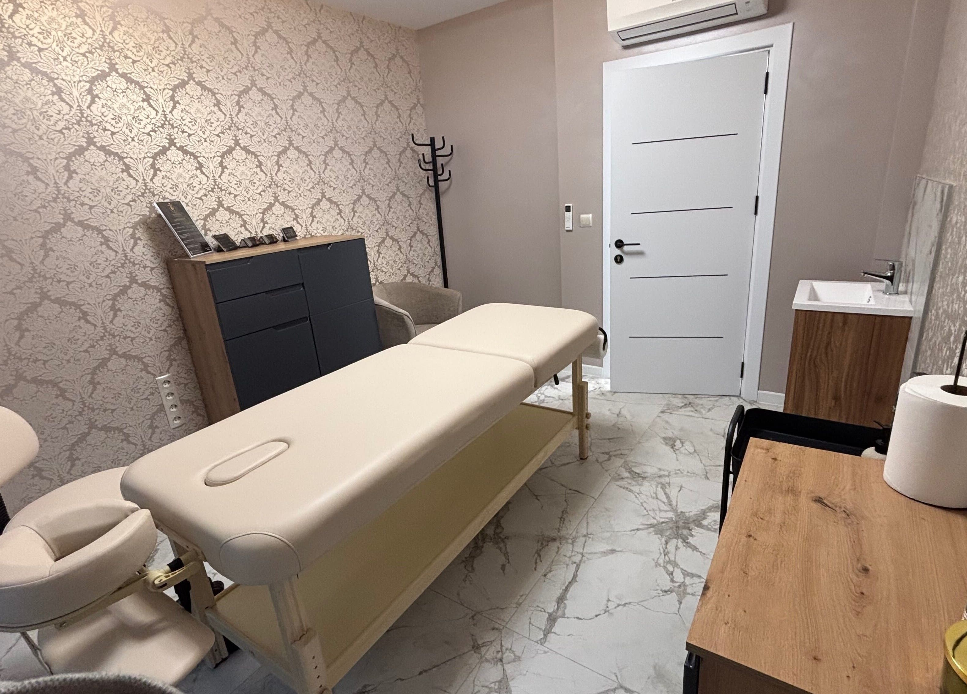 Уютен масажен кабинет в Theron Massage and Body Studio, Варна, Варна, BG.