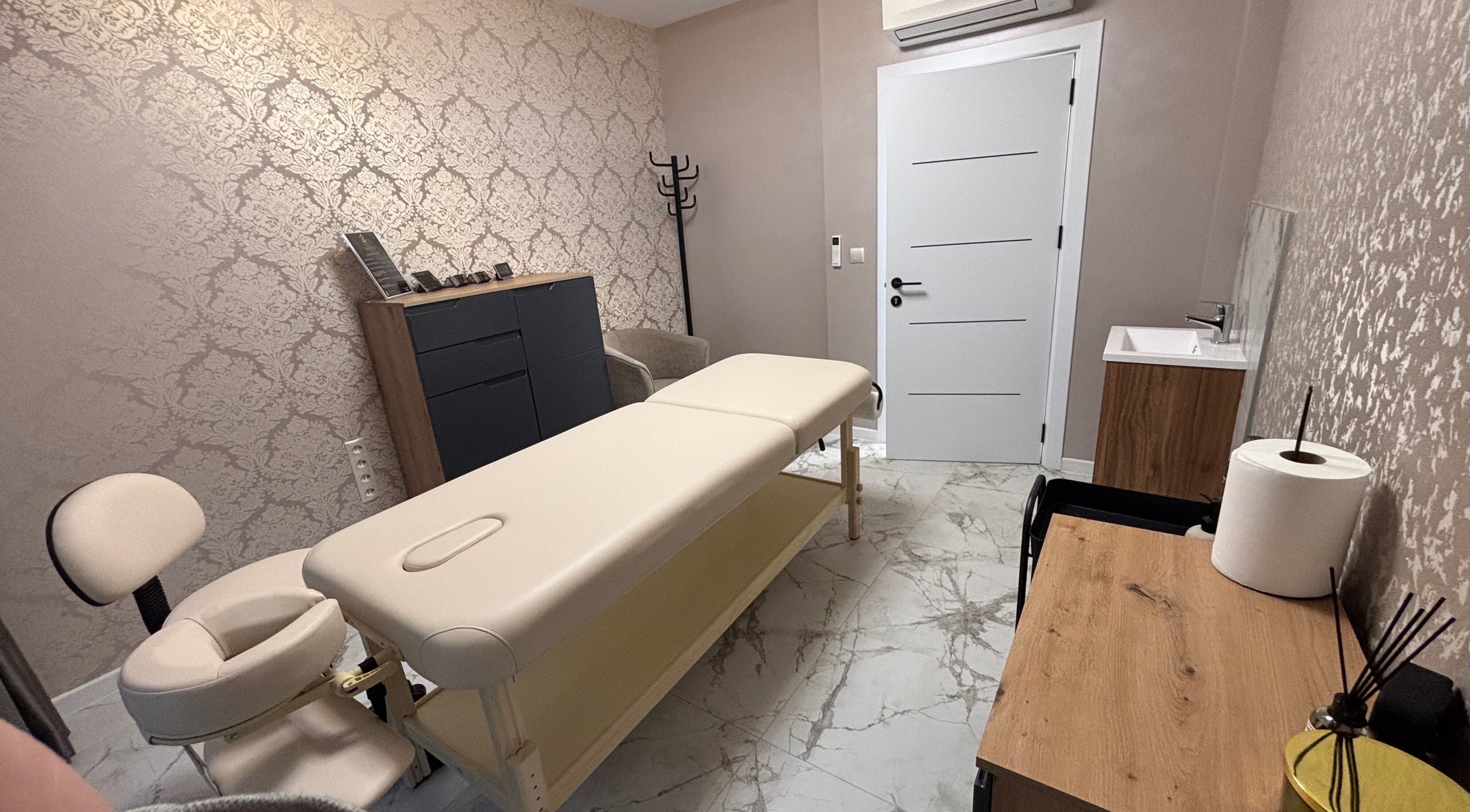 Уютен масажен кабинет в Theron Massage and Body Studio, Варна, Варна, BG.