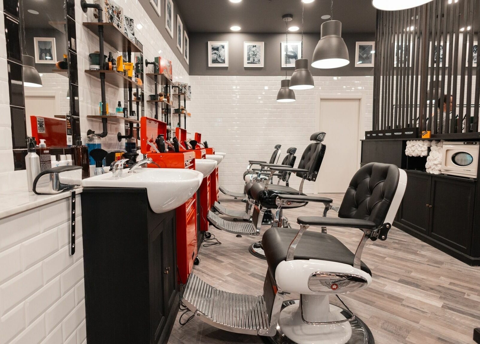 Barberia elegante di Bergamo Oriocenter - Little Italy Barbershop a Lombardia, Lombardia, IT.