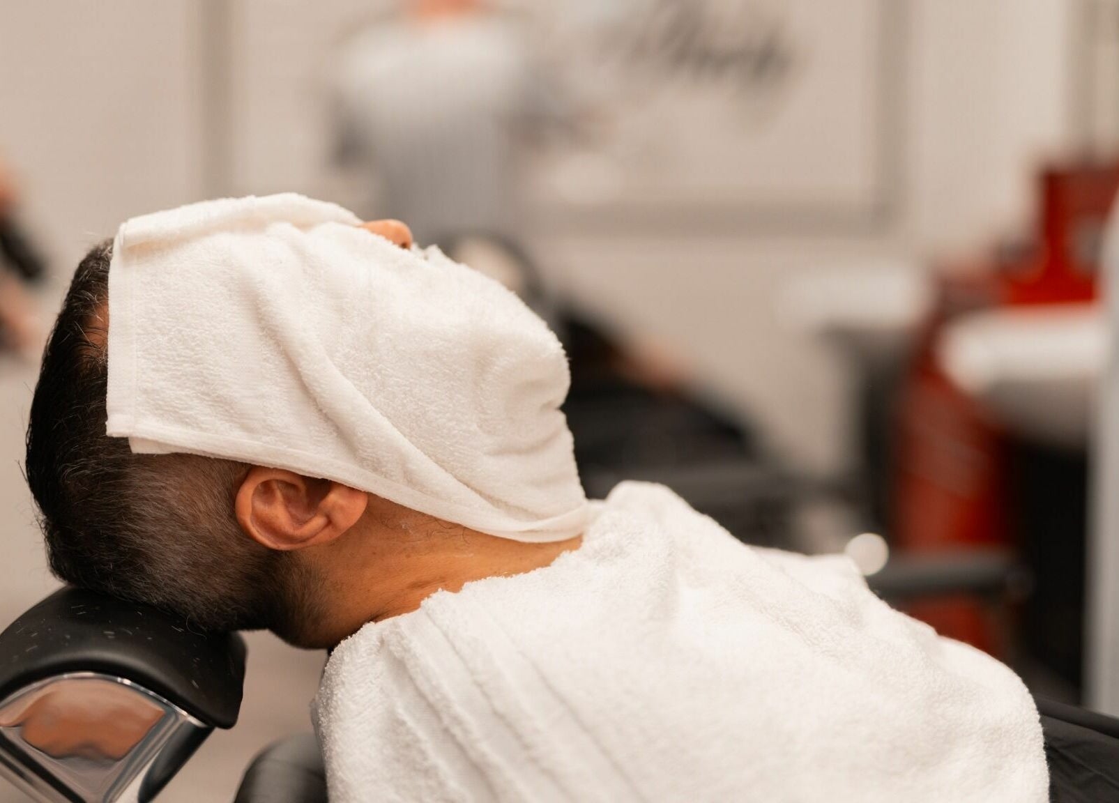 Relax nella sedia del Little Italy Barbershop a Bergamo Oriocenter, Lombardia, IT.