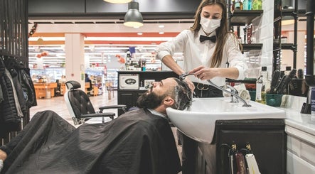 Thiene - IperTosano - Centro Commerciale Thiene | Little Italy Barbershop imagem 3