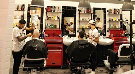 Torino - Shopville Le Gru Little Italy Barbershop – kuva 3