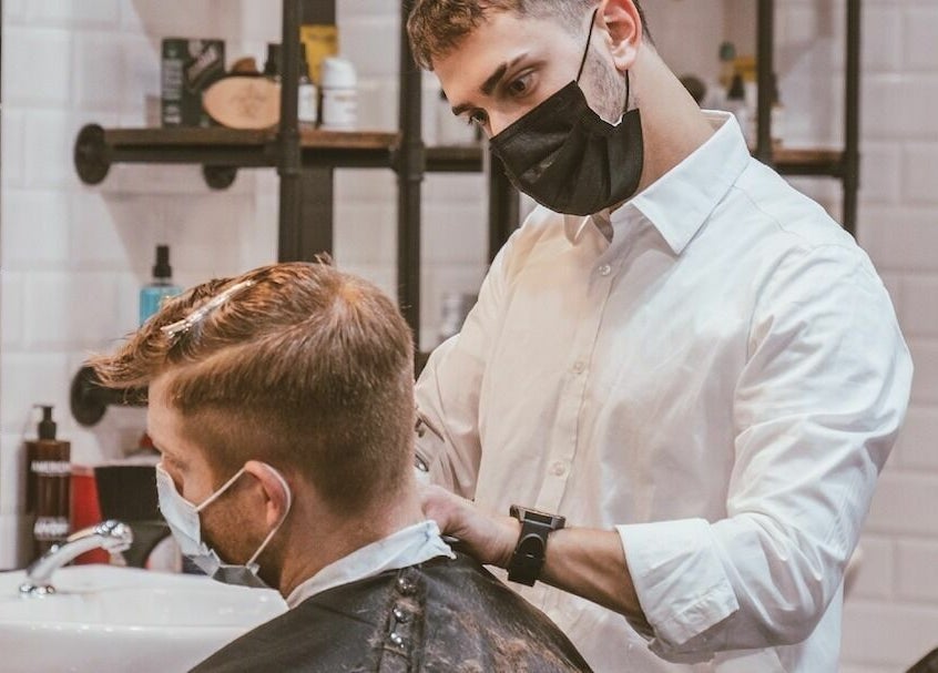 Barbiere al lavoro presso Voghera - Cc Montebello | Little Italy Barbershop, in Lombardia, Lombardia, IT.