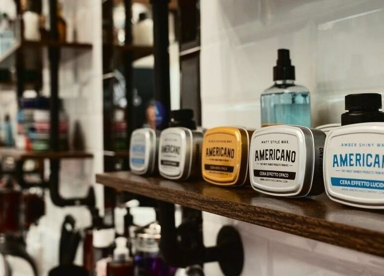 Prodotti per capelli su scaffale al Pavia - Cc Carrefour | Little Italy Barbershop, Pavia, Lombardia, IT.