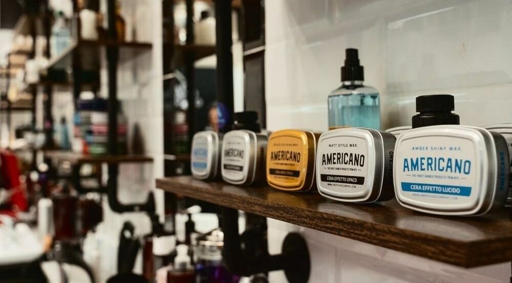 Prodotti per capelli su scaffale al Pavia - Cc Carrefour | Little Italy Barbershop, Pavia, Lombardia, IT.