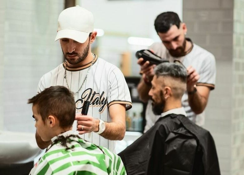 Taglio di capelli moderno al Little Italy Barbershop, Pavia - Cc Carrefour, Pavia, Lombardia, IT.