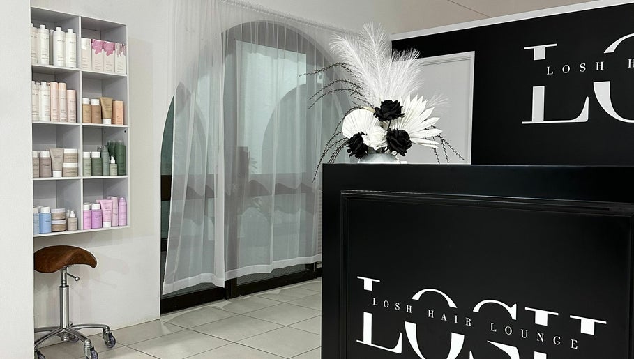 Losh Hair Lounge imaginea 1