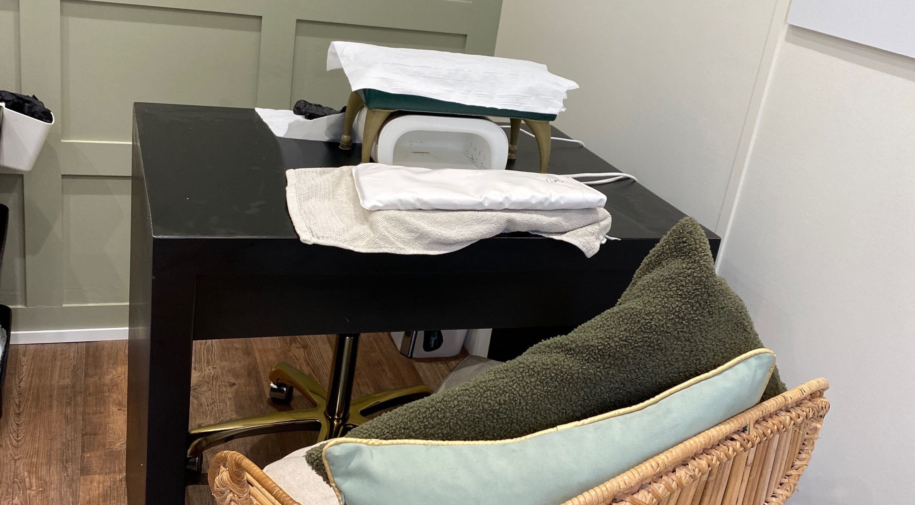 Manicure station at Flamingo Nails, Park Gate, England, GB with comfortable seating.