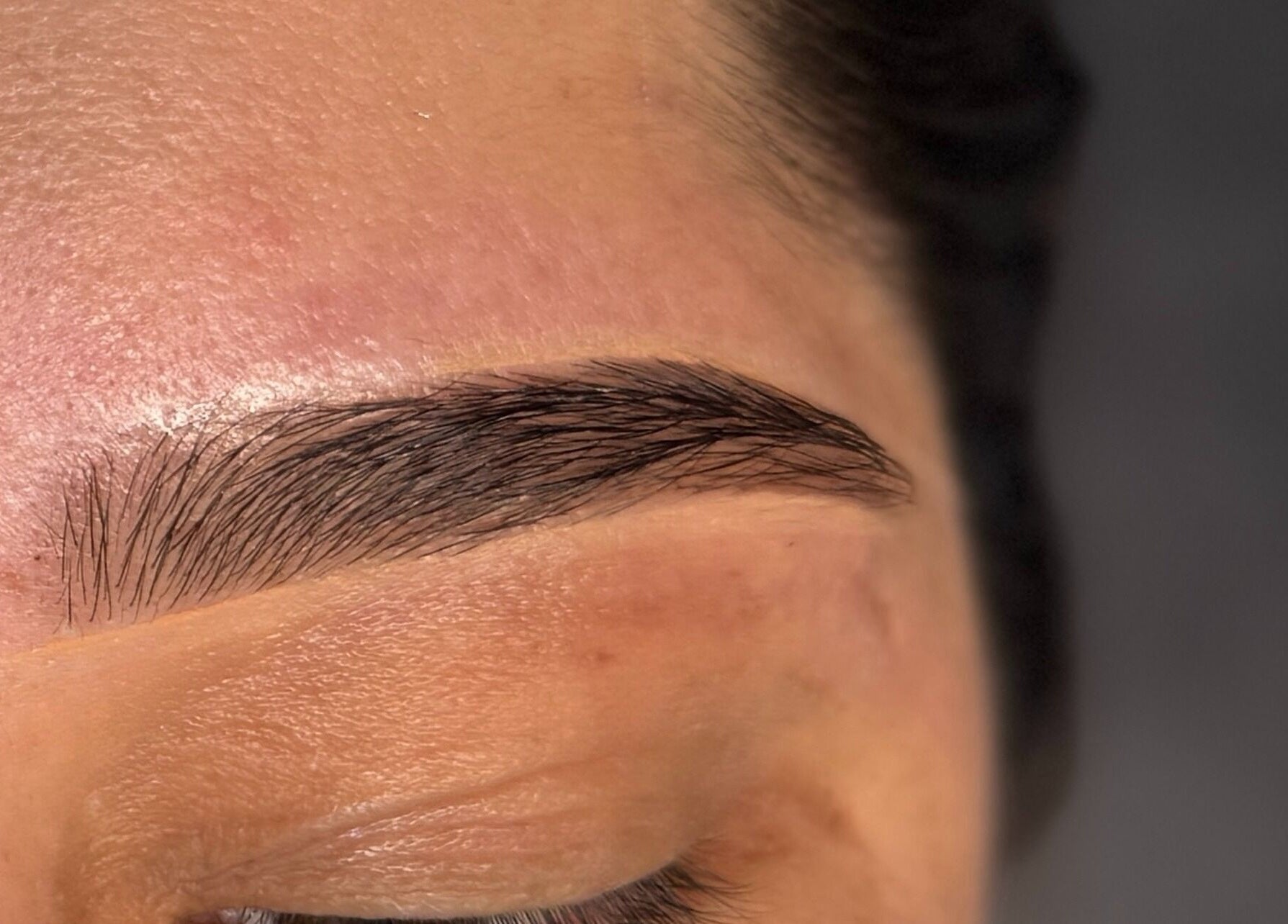 Perfectly shaped eyebrow at Santoriam, Willemstad, Curaçao, CW.