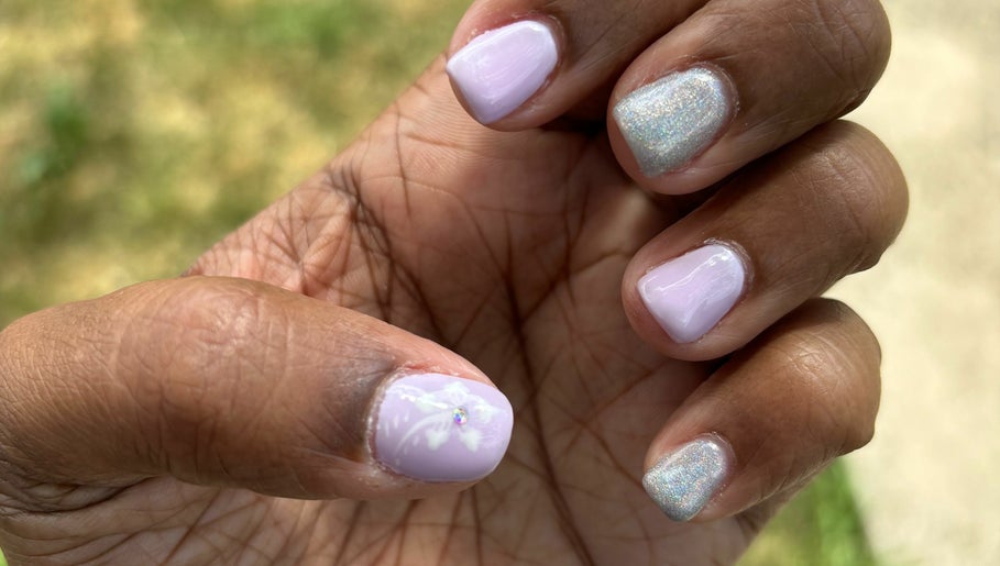 Hullaway Nails billede 1