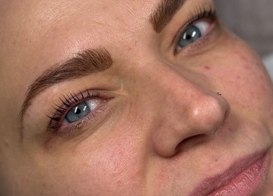Close-up of well-defined eyebrows at Ashley @ The Beauty House in LEVEN, Scotland, GB.