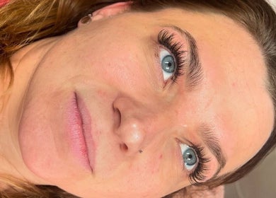 Close-up of lash extensions by Ashley @ The Beauty House, LEVEN, Scotland, GB.