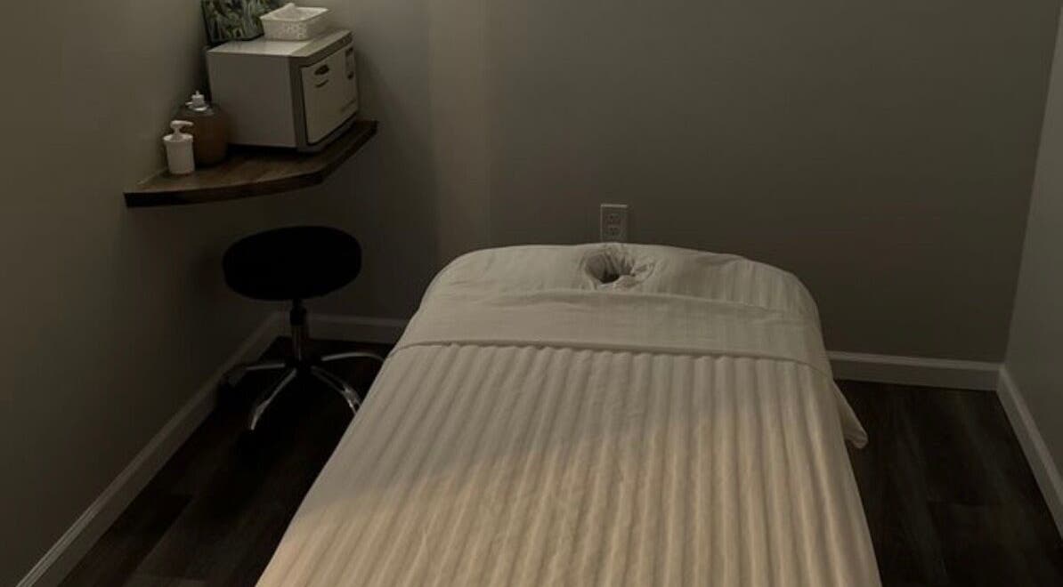 Tranquil massage room at Gunston Massage in Lorton, Virginia, US, featuring a comfy massage table.