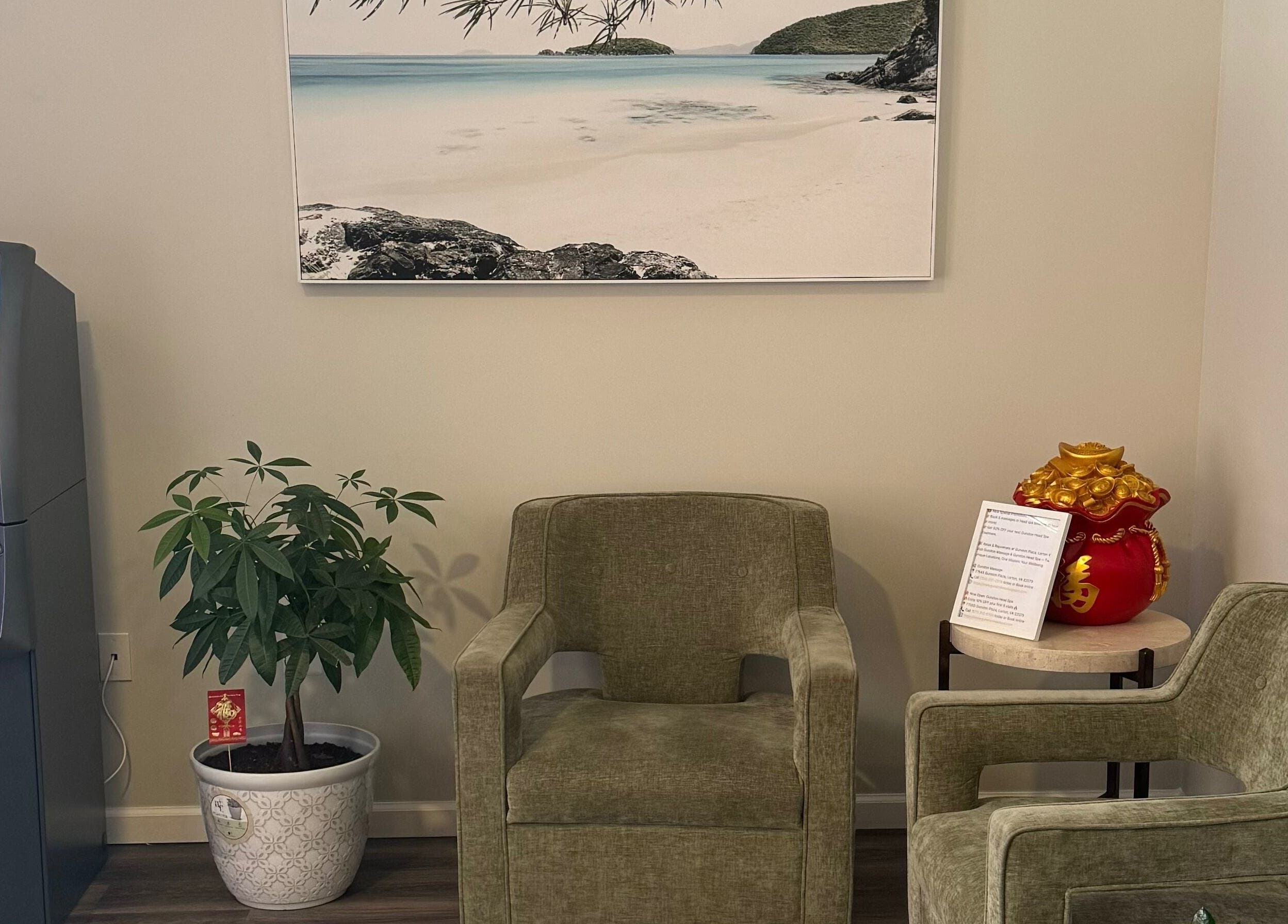Cozy waiting area with chairs and decor at Gunston Massage, Lorton, Virginia, US featuring a beach wall art.