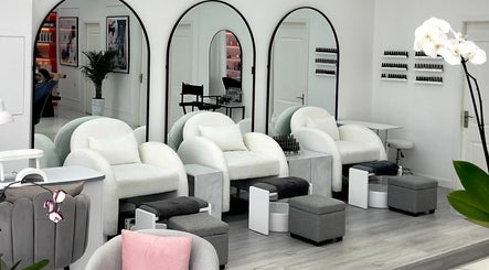 Soarè Beauty Ladies Salon