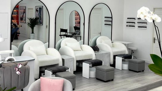 Soarè Beauty Ladies Salon