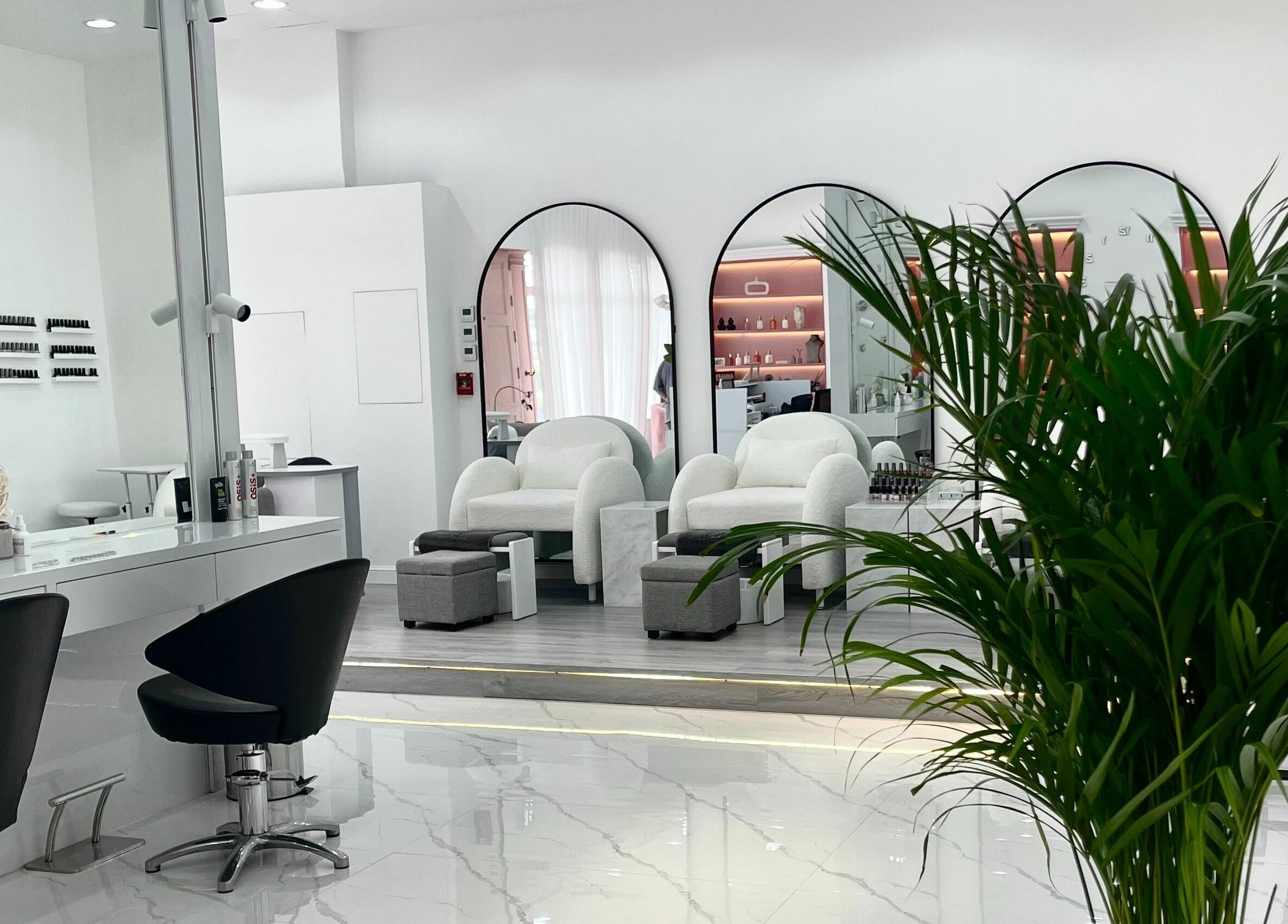 Chic interior of Soarè Beauty Ladies Salon, Dubai, Dubai, AE, featuring plush seating and modern decor.